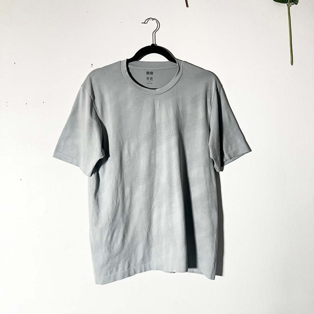 Uniqlo Dry-Ex T-Shirt Mens Large Gray Textured Short Sleeve Athletic